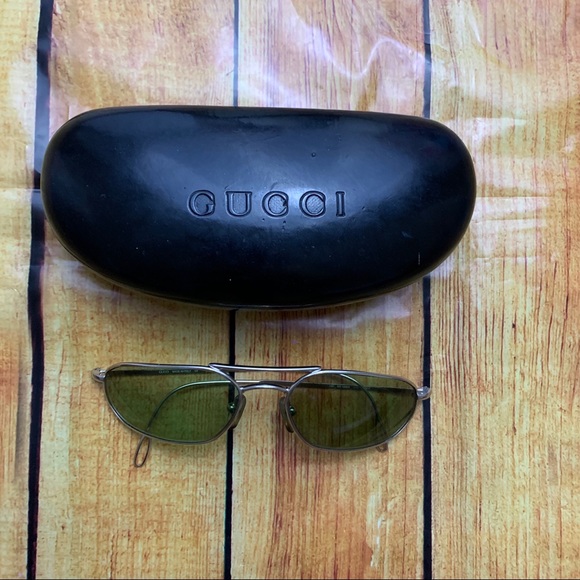Gucci Other - Vintage Gucci aviator sunglasses with case